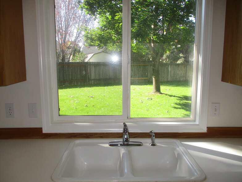 Kitchen Sink Window - 2521 E Apricot Dr