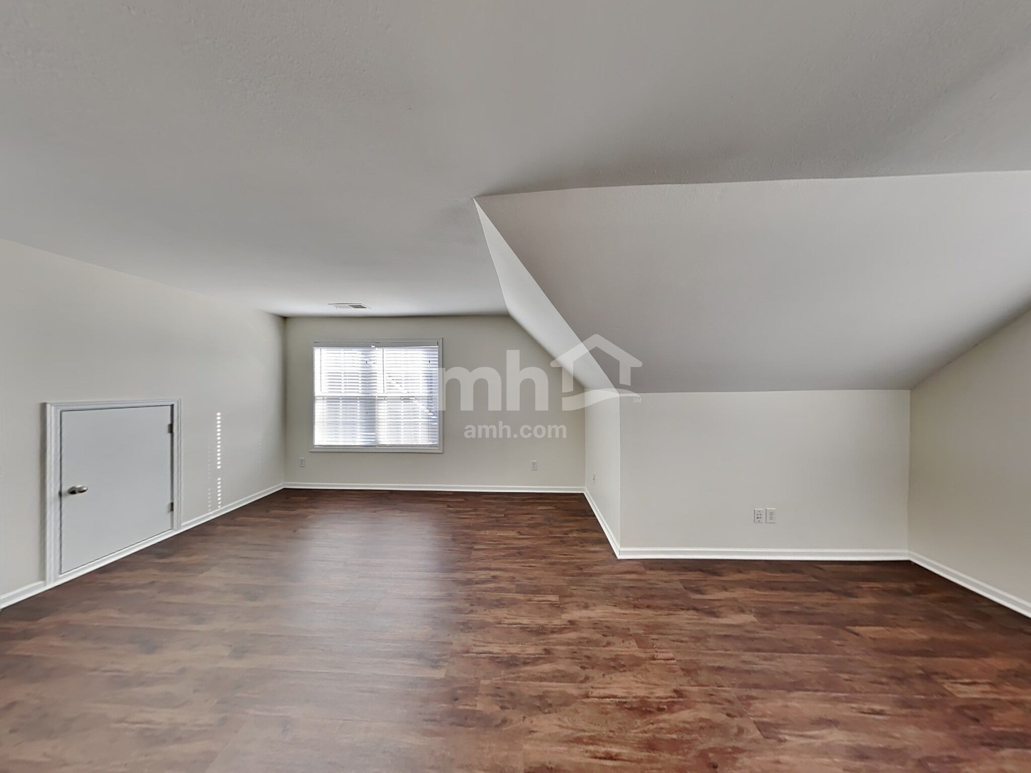 Building Photo - 192 Greenview Dr