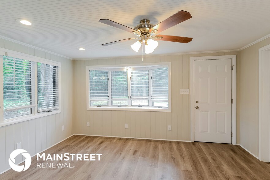 Building Photo - 2940 Wesleyan Ln