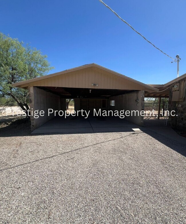 Building Photo - 3BD 2BA Waiting for You to Call Home!!