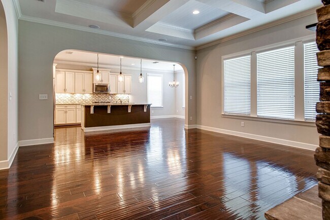 Building Photo - 9810 Glenmore Ln