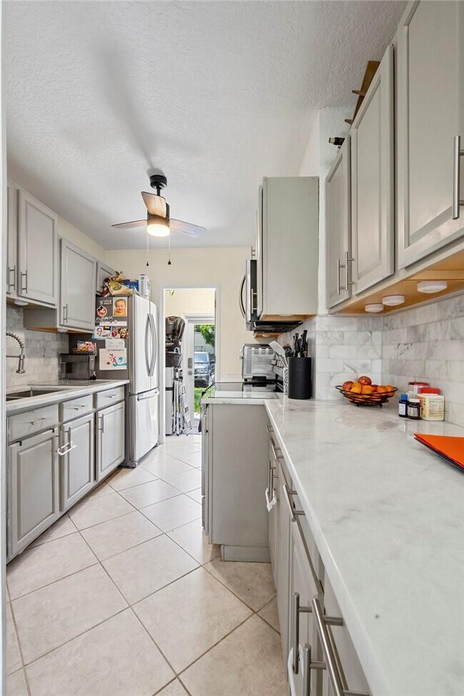 Building Photo - 2755 NE 28th Ave