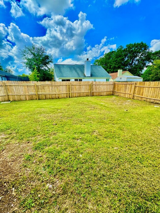 Building Photo - Charming two bedroom, two bathroom home at The Lakes in North Charleston!