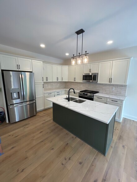 High end Kitchen - 4035 California Rd