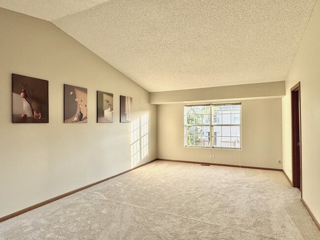 Building Photo - 1604 Estate Cir