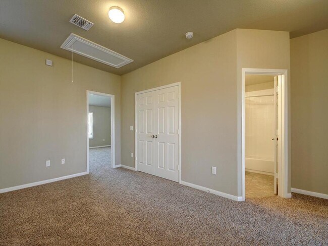 Building Photo - 1620 Bryant Dr