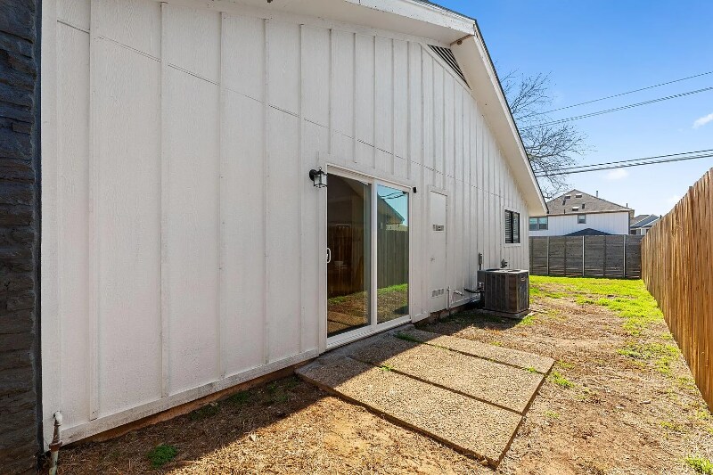Building Photo - 5501 Purple Sage Dr