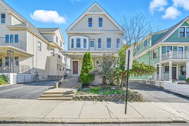 Building Photo - 9 Curtis St