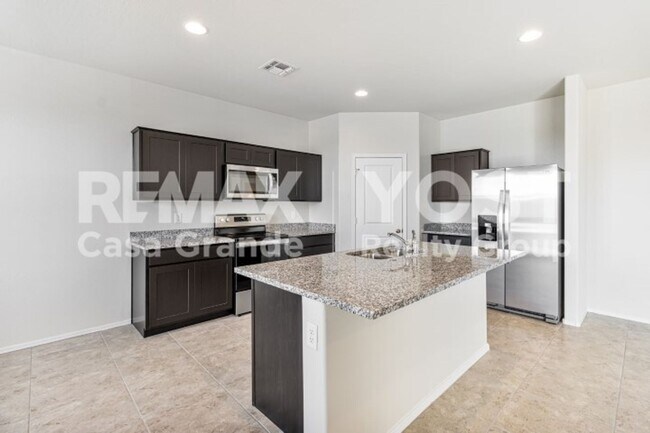 Building Photo - Modern Home with Half off move in special!