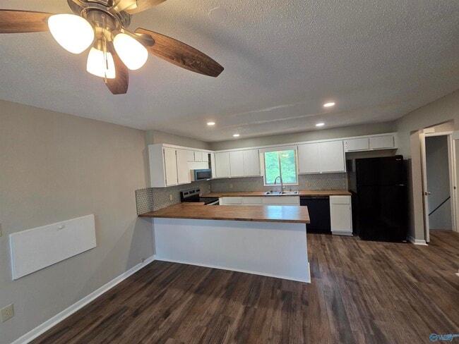Building Photo - 1209 Governors Dr SE