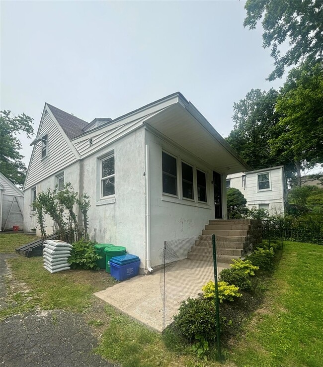 Building Photo - 18 Hastings Ln
