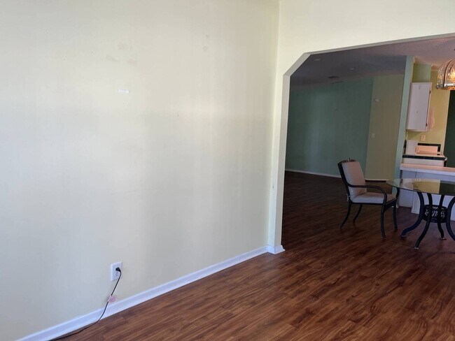 Building Photo - 5870 SW 59th St