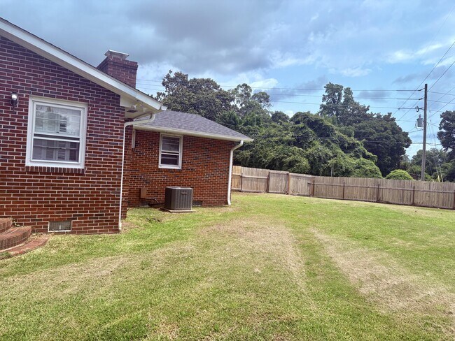 Building Photo - 406 Forest Grove Ave