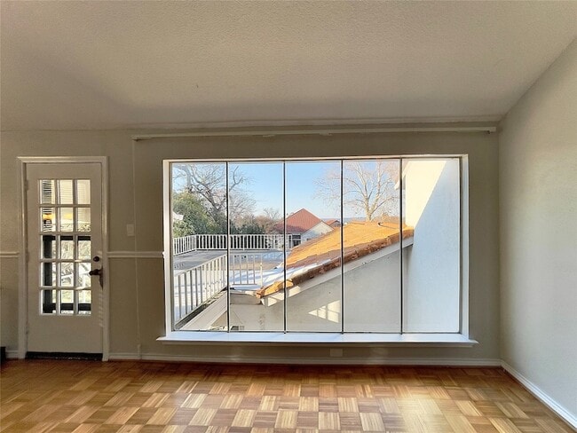 Building Photo - 3119 Lakeside Dr