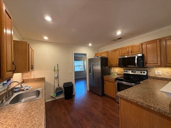 Building Photo - Beautifully updated 4-bedroom, 2-bathroom pool home