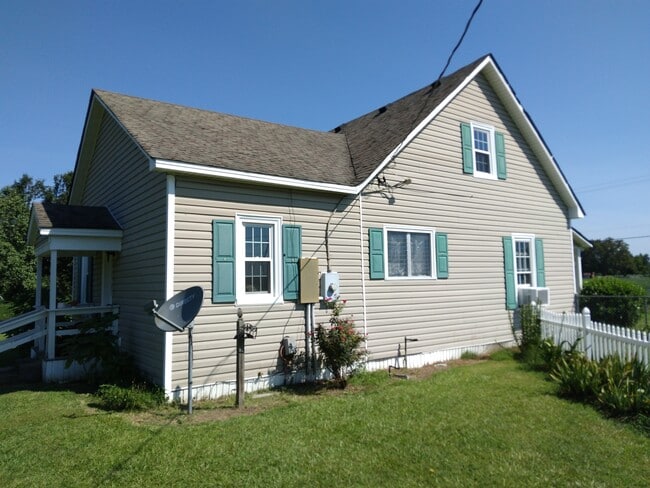 Building Photo - 697 Okisko Rd