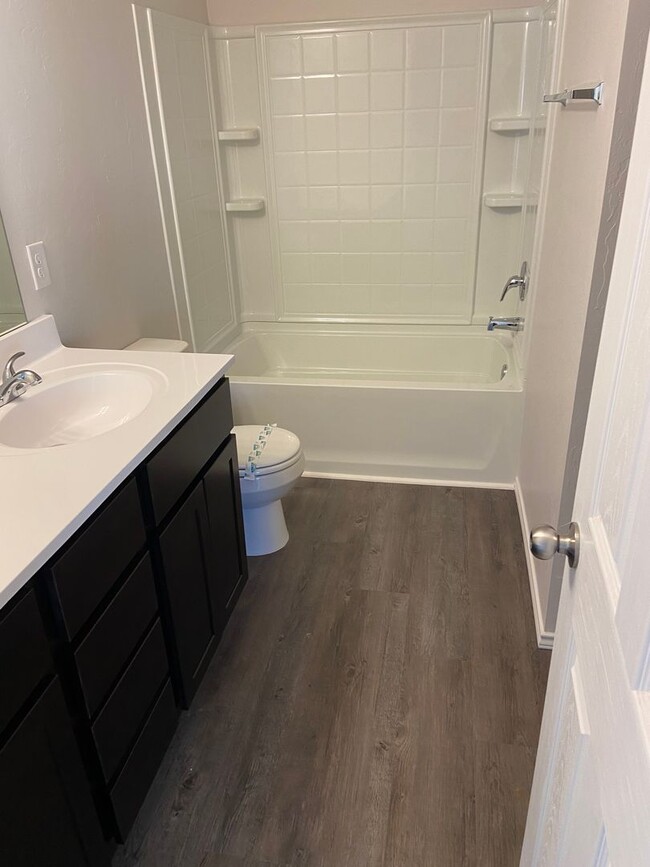 Building Photo - *Pre-leasing* Three Bedroom | Two Bath Dup...