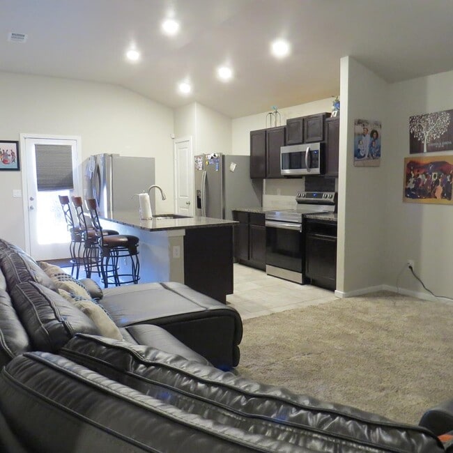 Building Photo - 1303 Terra Cotta St