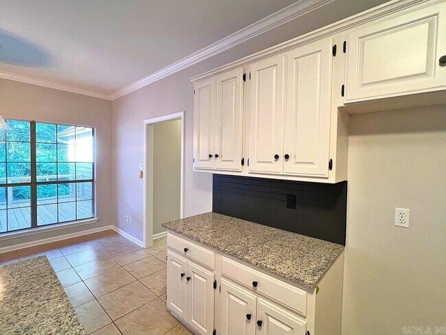 Building Photo - 14302 Westbury Dr