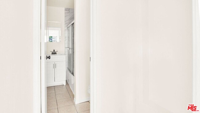 Building Photo - 705 S Adams St