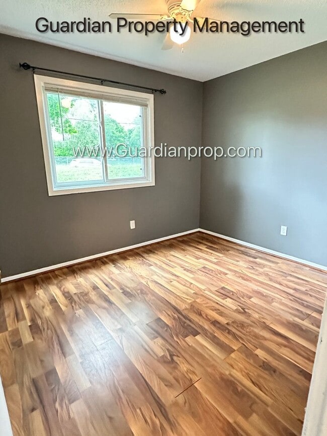 Building Photo - Brooklyn Park End Unit Patio Home, Dishwas...