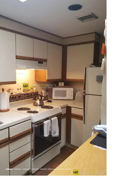 Building Photo - 95 Gainsborough St