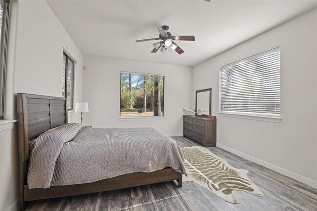 Building Photo - 5 Oak Crest Cir