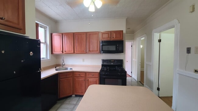 Building Photo - 86 Tonnelle Ave