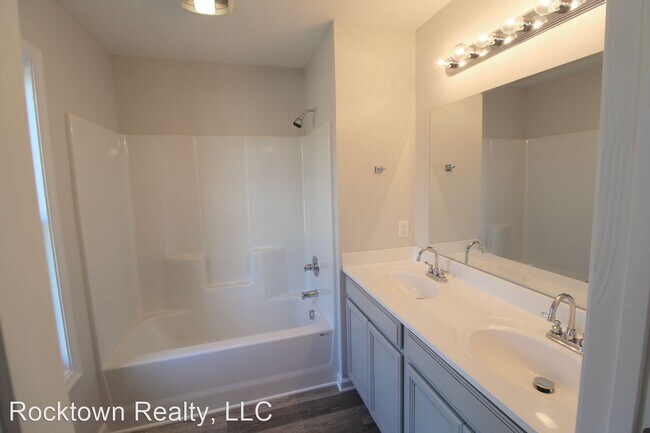 Building Photo - 3 br, 2.5 bath House - 3035 Locust Grove