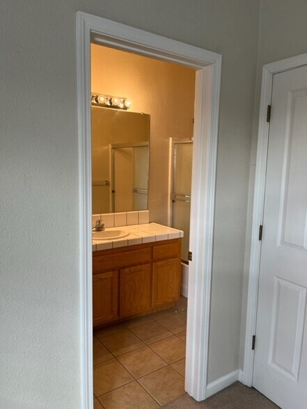Bathroom 1 with Tub/Shower - 1600 Park Ln