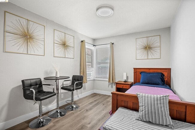 Building Photo - 80 Loma Vista Way