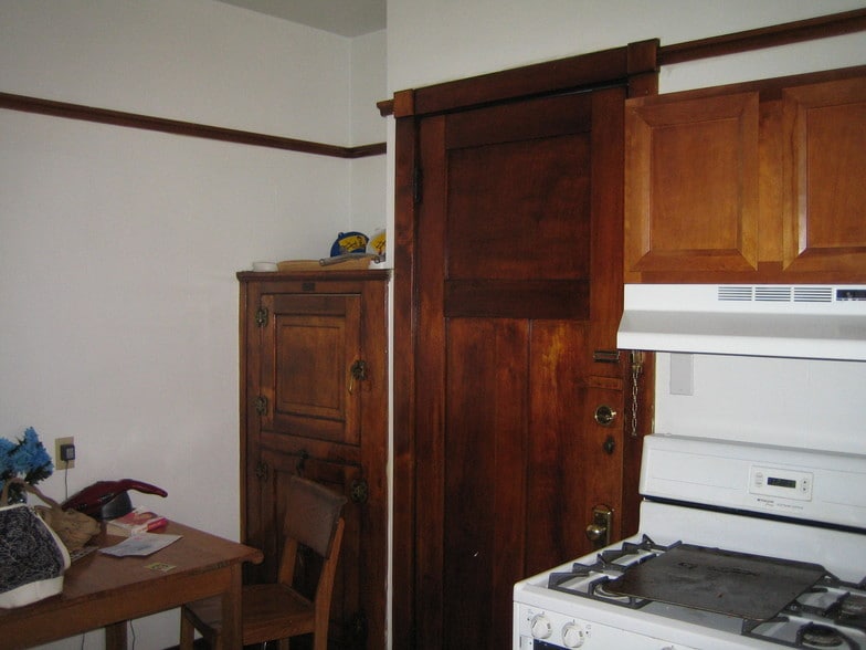 gas stove - 3408 N Downer Ave