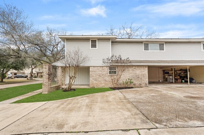 Building Photo - 10814 Sugar Hill Dr