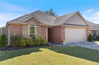 Building Photo - 3046 N Raven Ln