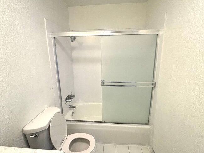 Building Photo - Redwood City Apartments Unit 5