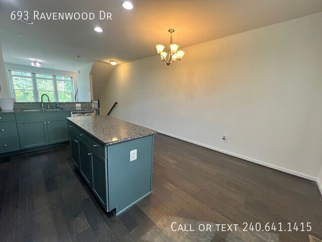 Building Photo - 693 Ravenwood Dr