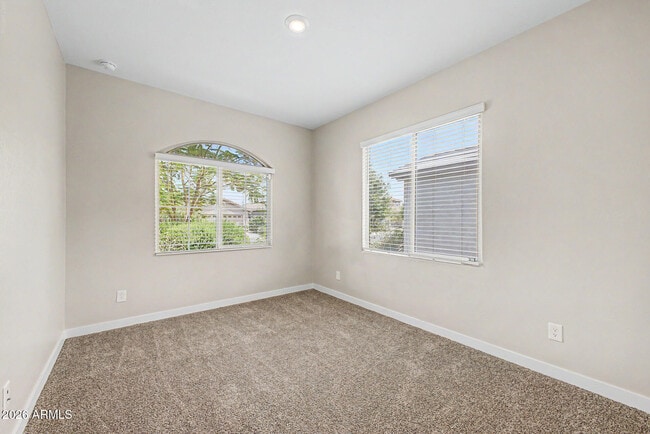 Building Photo - 327 W Tamarack Dr