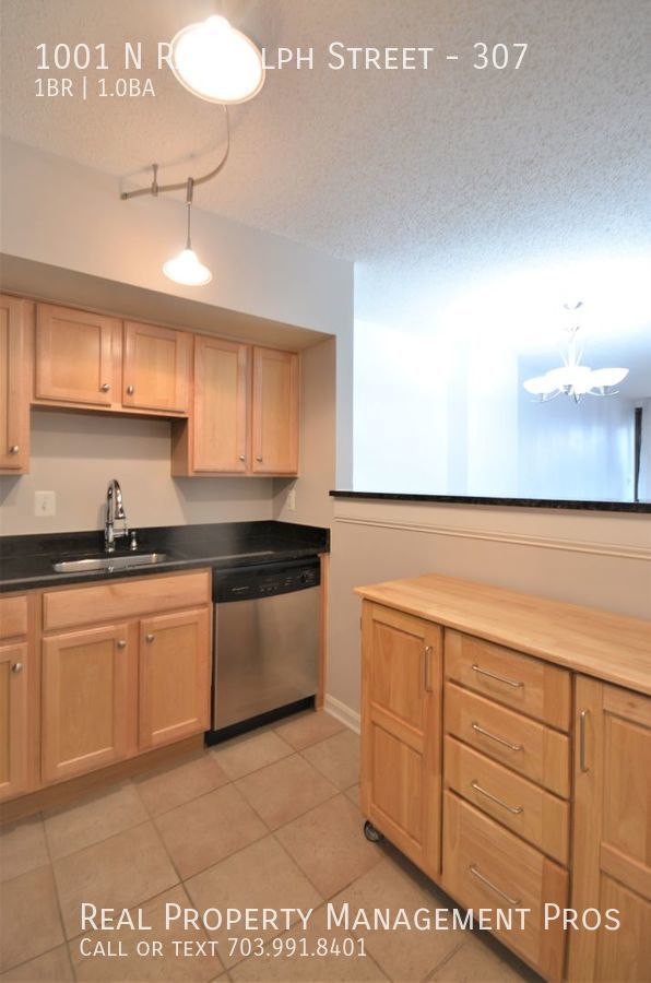 Building Photo - Pristine Ballston Condo with Sunroom- Inte...