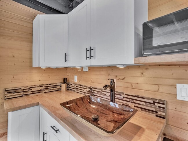 Building Photo - Oceanfront Estate: The Honolii Hale