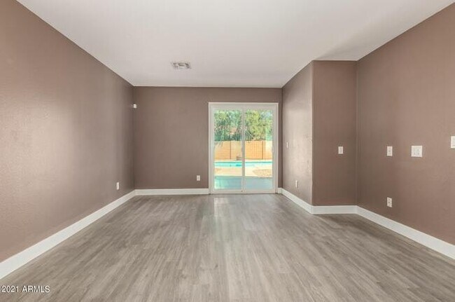 Building Photo - 875 N Ithica Ct