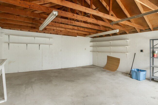 Building Photo - Charming 3BR House in Toledo