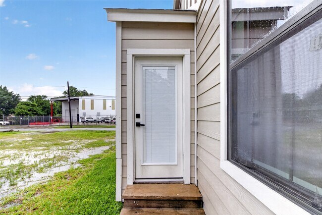 Building Photo - 428 Van Molan St