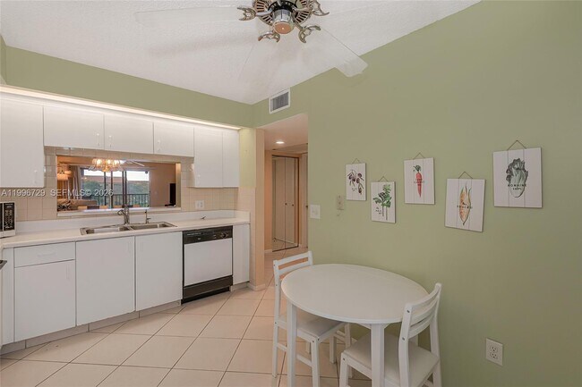 Building Photo - 950 SW 138th Ave