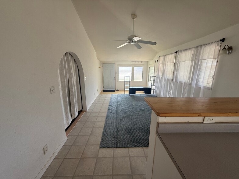 Building Photo - 87-118-118 Alapaki St