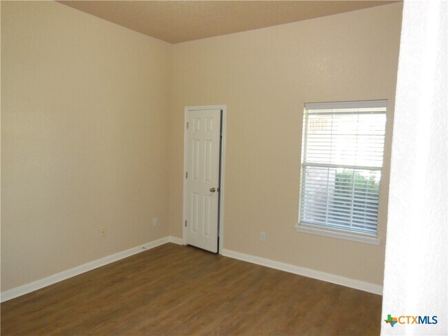 Building Photo - 455 Roadrunner Ave