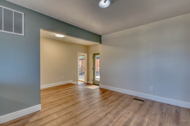 Building Photo - 3052 Eddy Cir