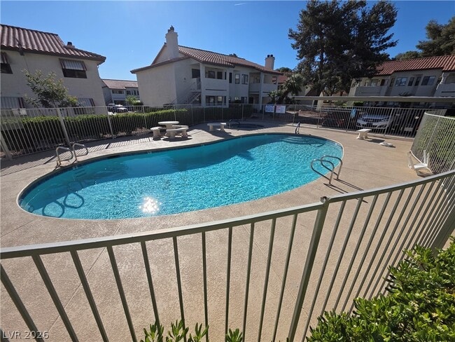 Building Photo - 2724 Otter Creek Ct