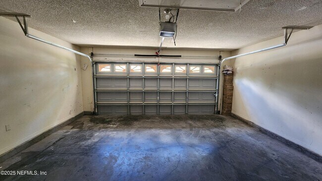 Building Photo - 8800 Mountain Lake Dr S