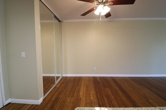 Building Photo - 1/Bed. Condo in Woodland Hills, Warner Center !!