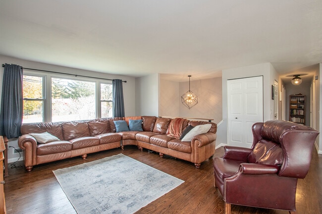 Building Photo - 425 Judd St